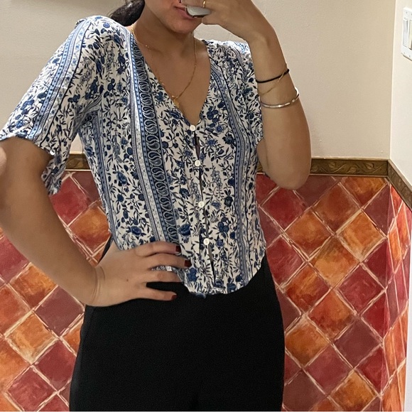 White and blue top from H&M - Picture 4 of 5